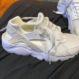 KIDS  NIKE HURACHE WHITE SHOES
